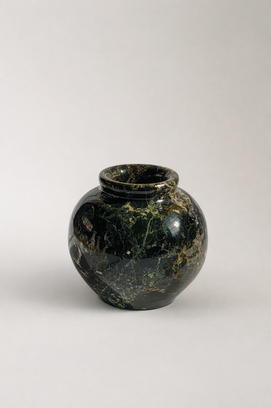 Noir marble Urn