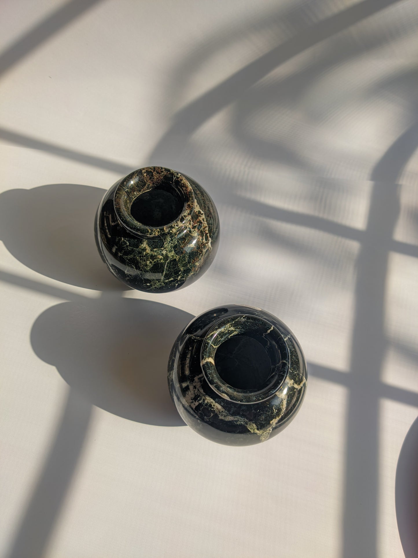 Noir marble Urn